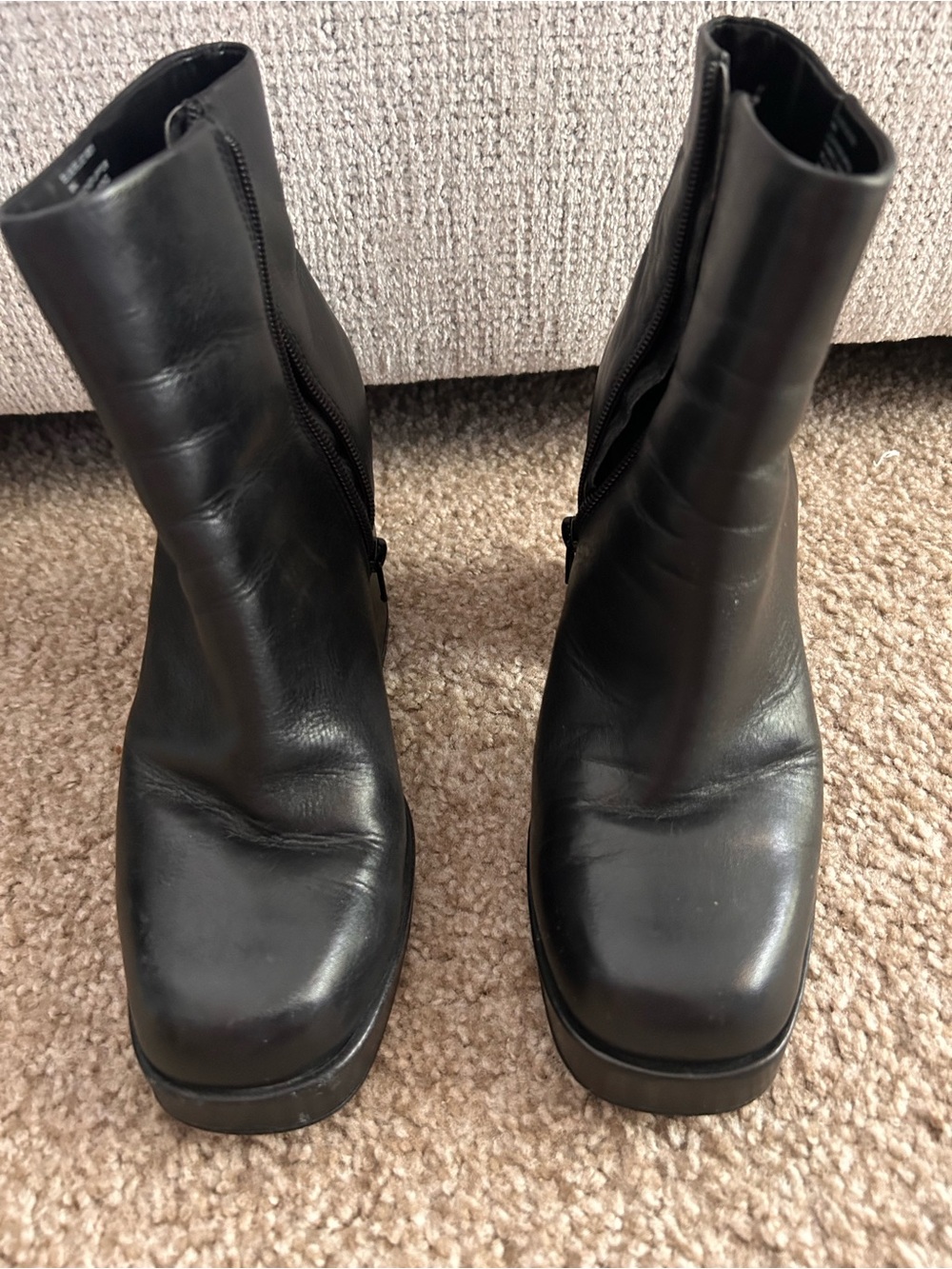Steve Madden Black Leather Square-Toe Ankle Boots almost new size 9